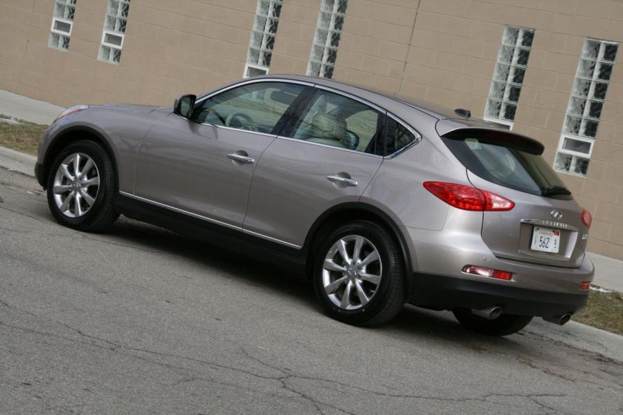  Infiniti EX35 2008 года  (фото 43 из 48)